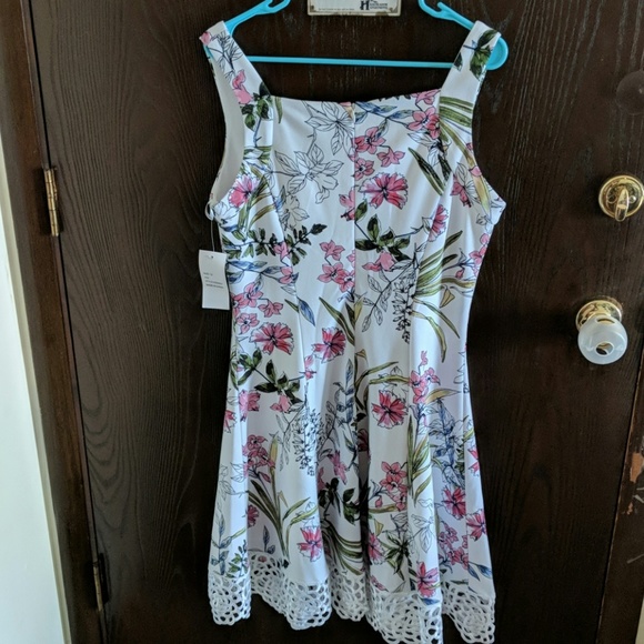 Dress - Picture 3 of 3